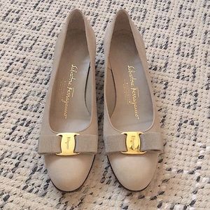 Salvatore Ferragamo Vera Bow Shoes 6.5 B